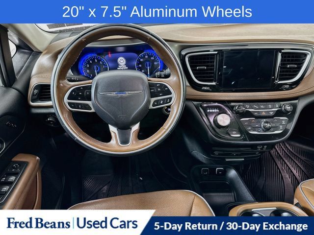 Used 2018 Chrysler Pacifica Limited w/ Tire & Wheel Group FWD image 30