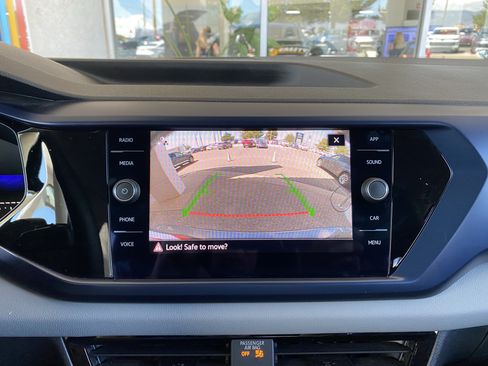 Used 2023 Volkswagen Taos SE FWD image 4
