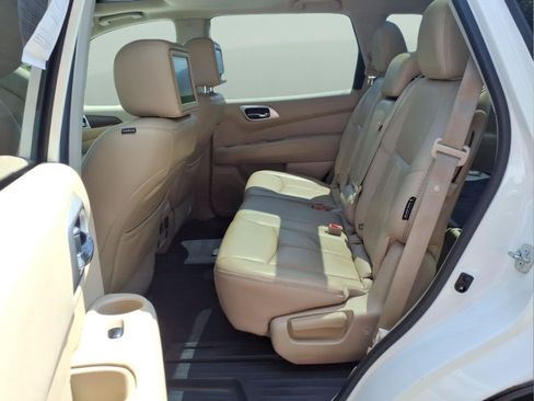 Used 2018 Nissan Pathfinder Platinum AWD/4WD image 22