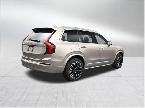 New 2026 Volvo XC90 T8 Plus w/ Protection Package Premier AWD/4WD image 5
