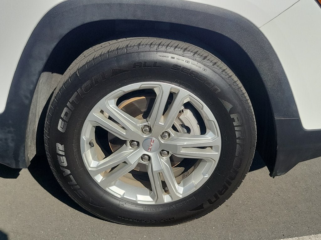 Used 2024 GMC Terrain SLE FWD image 5