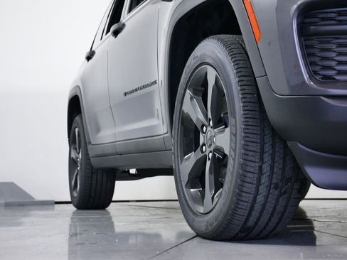 Used 2024 Jeep Grand Cherokee Altitude image 6