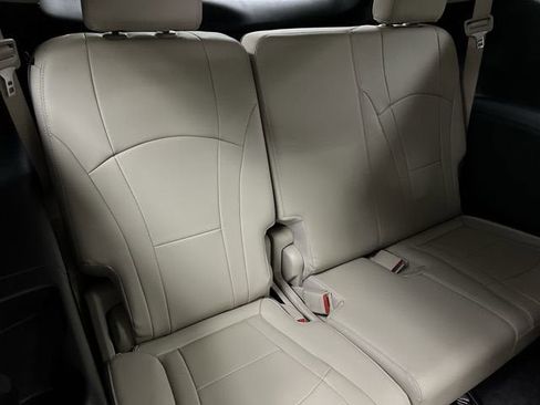 Certified 2020 Buick Enclave Essence w/ Sound and Sites Package FWD image 28