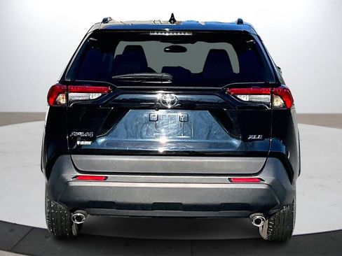 Used 2022 Toyota RAV4 XLE image 8