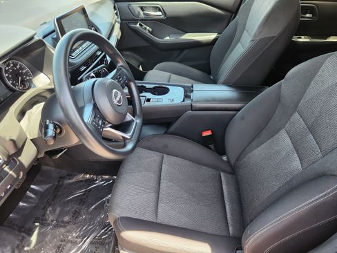 Used 2024 Nissan Rogue SV FWD image 8