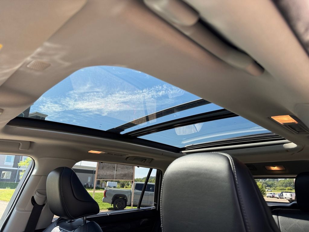 Certified 2022 Toyota Highlander Platinum AWD/4WD image 31
