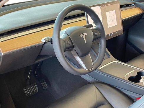 Used 2021 Tesla Model Y Long Range AWD/4WD image 11