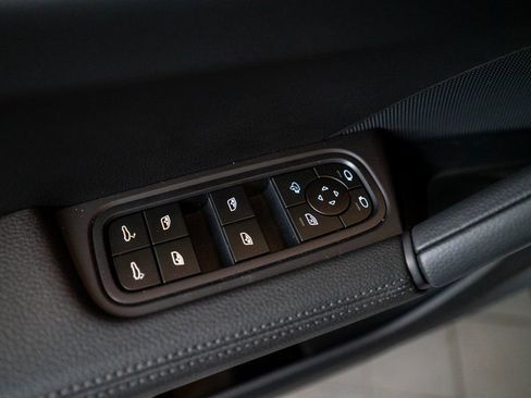 New 2025 Porsche Cayenne AWD/4WD image 21