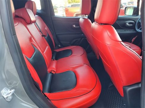 Used 2022 Jeep Renegade Trailhawk image 16