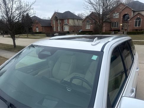 Used 2021 Cadillac Escalade Premium Luxury w/ Performance Package image 13