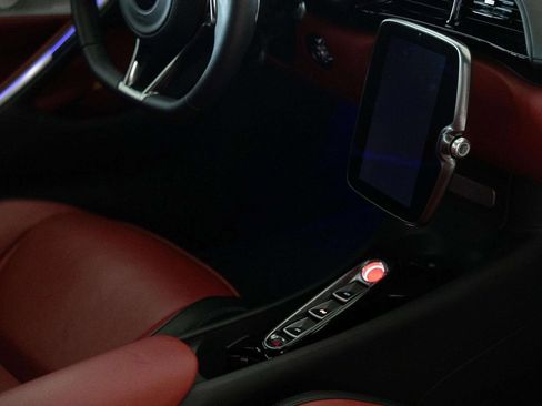 Used 2023 McLaren Artura image 22