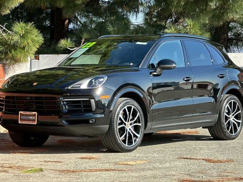 Used 2023 Porsche Cayenne image 8