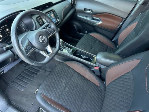 Used 2022 Nissan Kicks SR w/ Interior Electronics Package FWD image 9