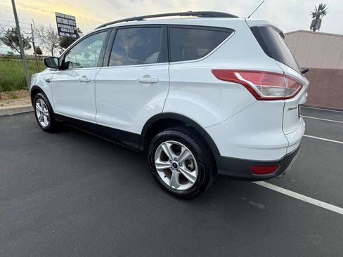 Used 2016 Ford Escape SE w/ Equipment Group 201A image 2