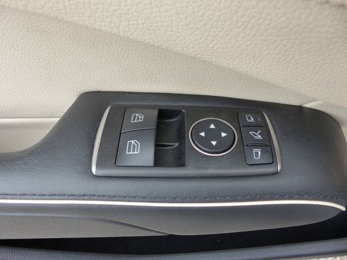 Used 2014 Mercedes-Benz SL 550 image 25