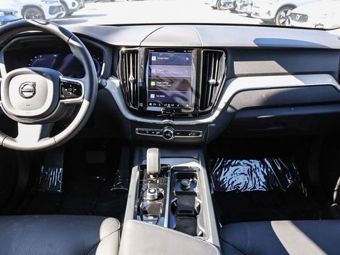 Used 2025 Volvo XC60 B5 Plus image 12