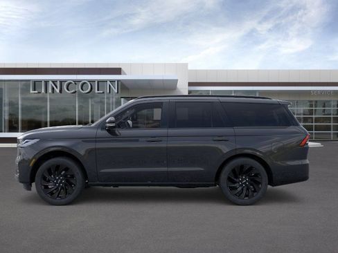 New 2026 Lincoln Navigator Reserve w/ Jet Appearance Package AWD/4WD image 3