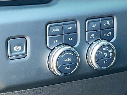 Used 2025 GMC Sierra 1500 AT4 w/ AT4 Premium Package AWD/4WD image 10
