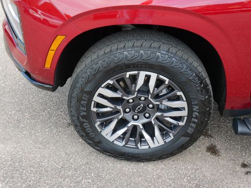 Used 2026 Chevrolet Suburban Z71 w/ Z71 Off-Road Package AWD/4WD image 15