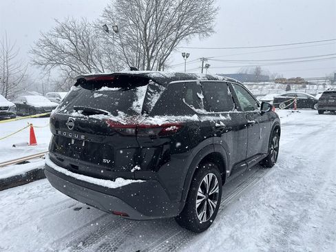 Used 2023 Nissan Rogue SV image 6