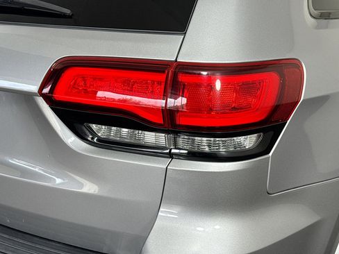 Used 2019 Jeep Grand Cherokee Altitude image 34