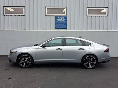 Used 2025 Honda Accord Sport image 2