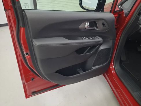 New 2026 Chrysler Pacifica Select image 8