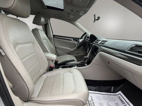 Used 2016 Volkswagen Passat 1.8T SE FWD image 12