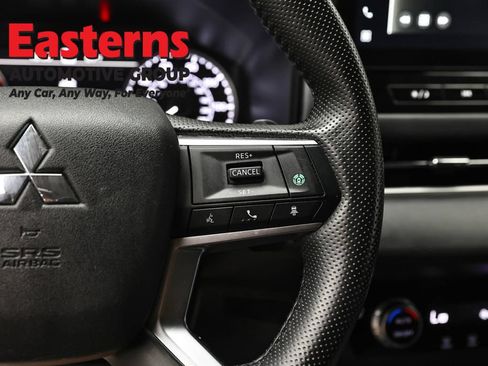 Used 2025 Mitsubishi Outlander SE AWD/4WD image 16