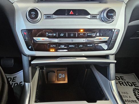 Used 2022 Ford Explorer XLT w/ Equipment Group 202A image 26