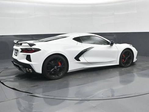 Used 2022 Chevrolet Corvette Stingray Premium Cpe w/ Z51 Performance Package RWD image 3