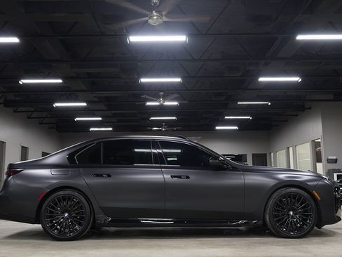 Used 2025 BMW 760i xDrive w/ Executive Package AWD/4WD image 6
