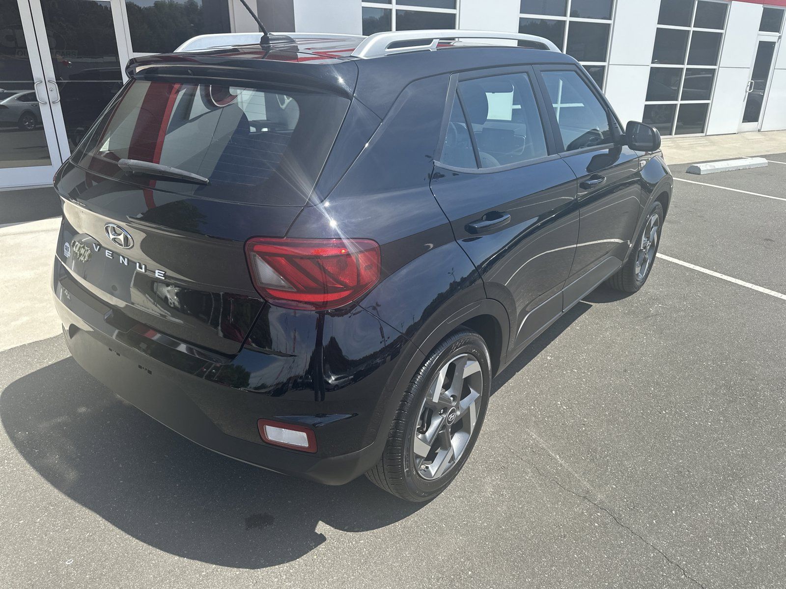 Used 2025 Hyundai Venue SEL FWD image 8