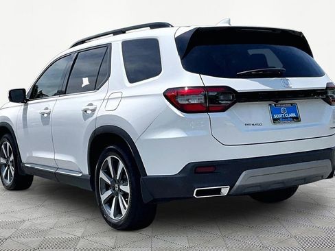 Used 2025 Honda Pilot Touring image 5