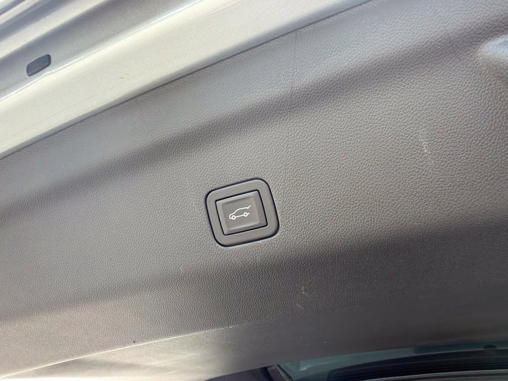 Used 2025 GMC Yukon Denali Ultimate w/ LPO, Floor Liner Package AWD/4WD image 23