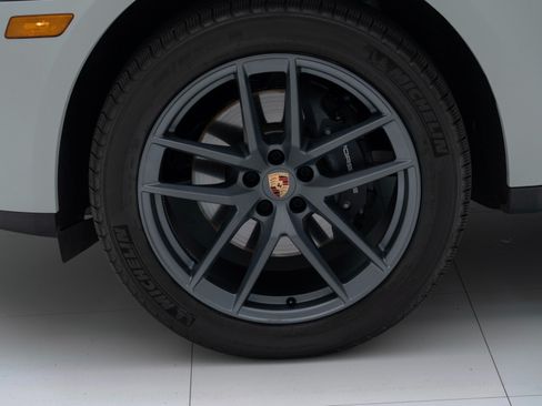Certified 2026 Porsche Macan AWD/4WD image 11