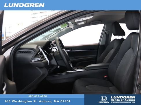 Used 2019 Toyota Camry LE FWD image 10