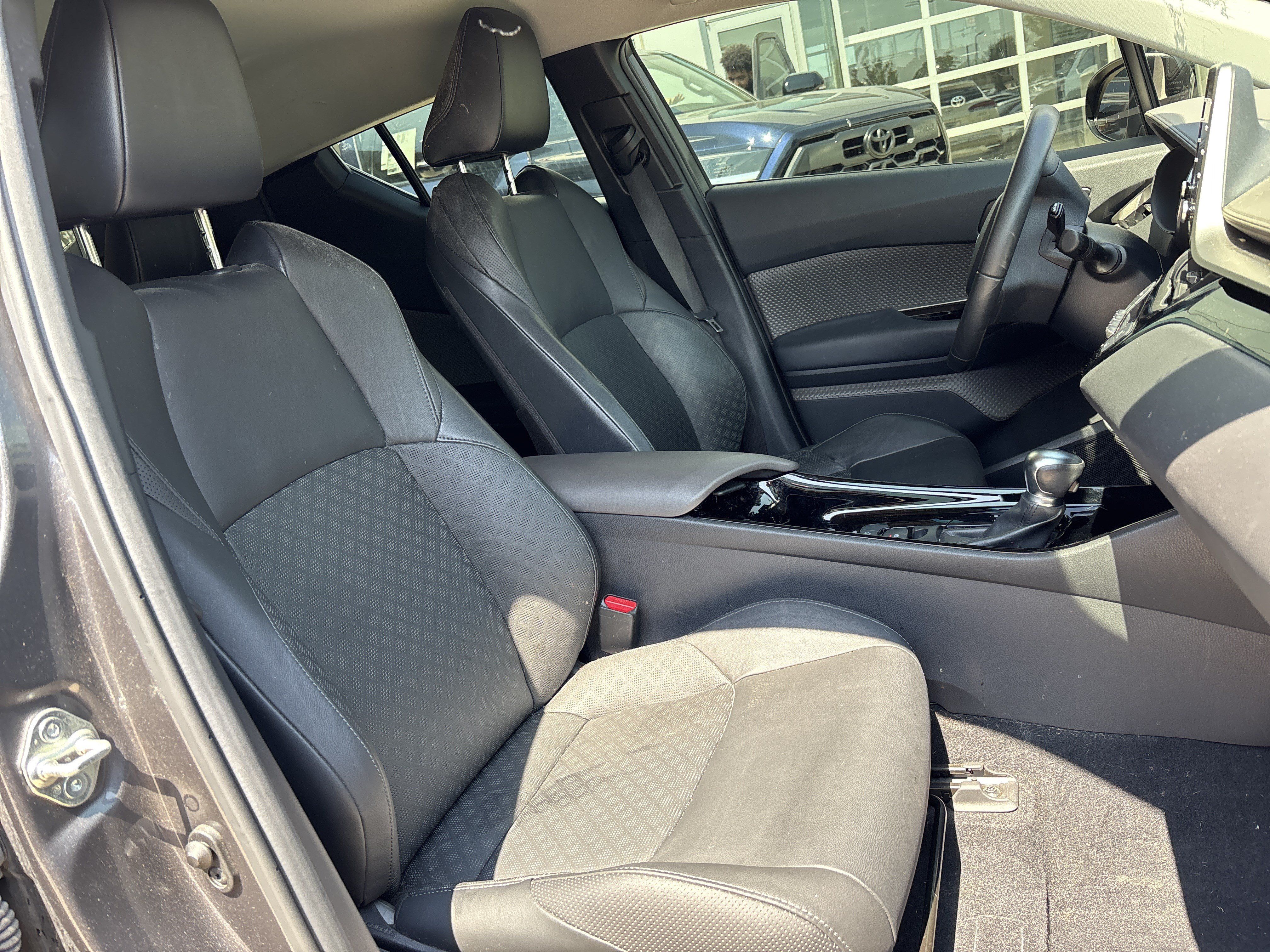 Used 2021 Toyota C-HR Limited FWD image 27