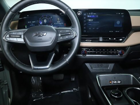 Used 2025 Chevrolet Equinox ACTIV w/ Safety and Technology Package image 27