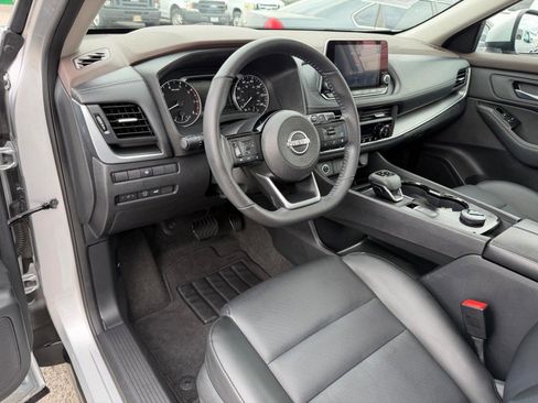 Used 2023 Nissan Rogue SV w/ SV Premium B Package AWD/4WD image 16