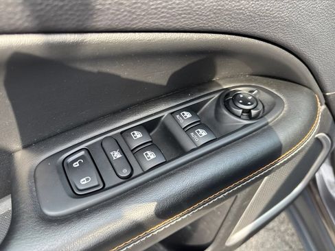 Used 2017 Jeep Compass Latitude w/ Popular Equipment Group AWD/4WD image 17