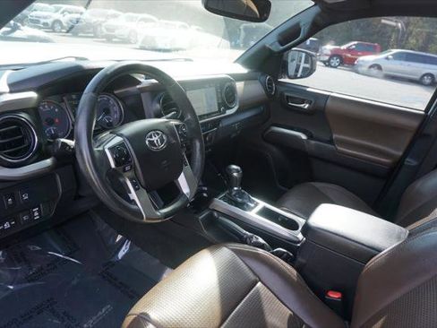 Used 2021 Toyota Tacoma Limited image 18