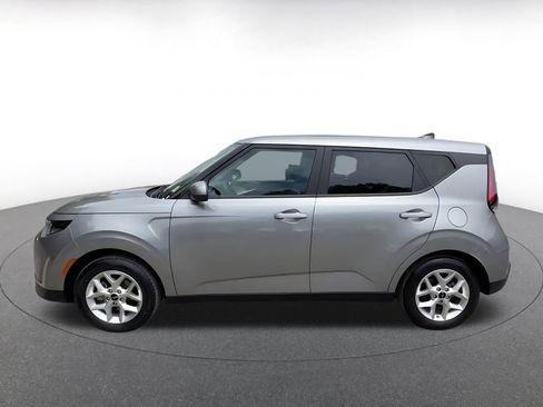 Used 2025 Kia Soul LX w/ LX Technology Package FWD image 9