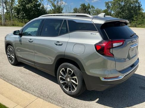 Used 2023 GMC Terrain SLT w/ Infotainment Package II FWD image 4