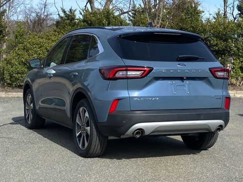 Certified 2025 Ford Escape Platinum w/ Premium Technology Package image 6