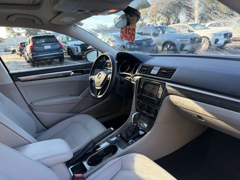 Used 2018 Volkswagen Passat 2.0T SE image 17
