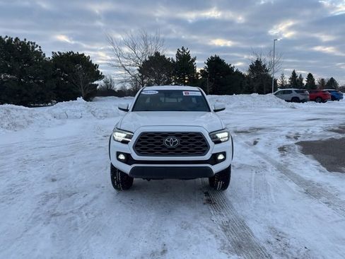 Used 2023 Toyota Tacoma TRD Off-Road image 2