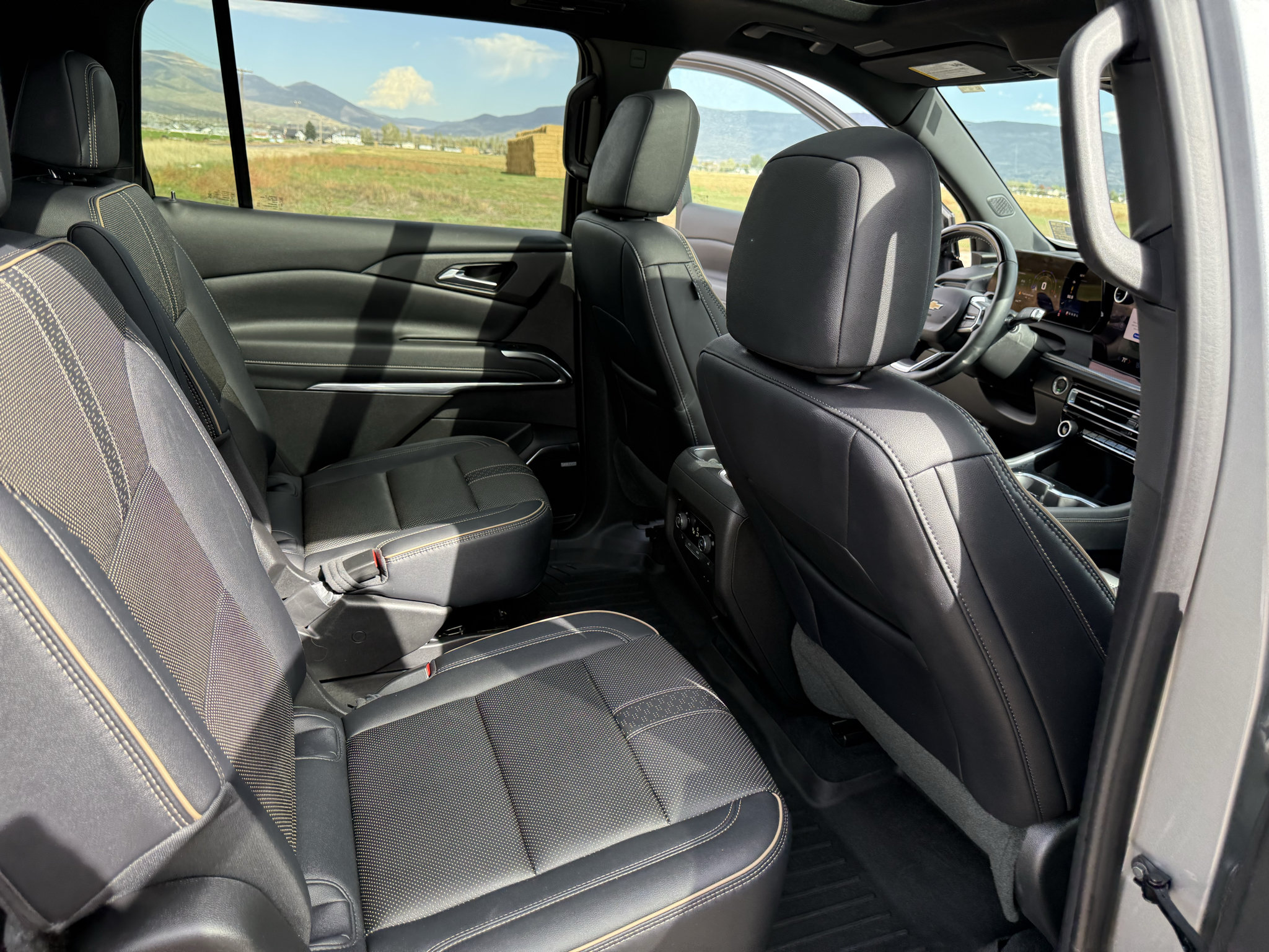 Used 2025 Chevrolet Traverse High Country AWD/4WD image 37