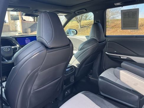 Used 2025 Lexus TX 500h AWD w/ Technology Package image 17