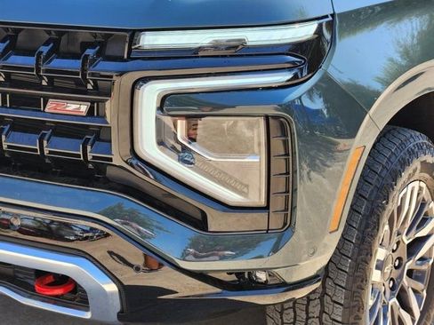 Used 2026 Chevrolet Suburban Z71 w/ Comfort Package image 16